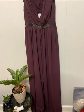 Alice + Olivia plum Maxi Evening Dress with Contrast Waist. 10 front slit